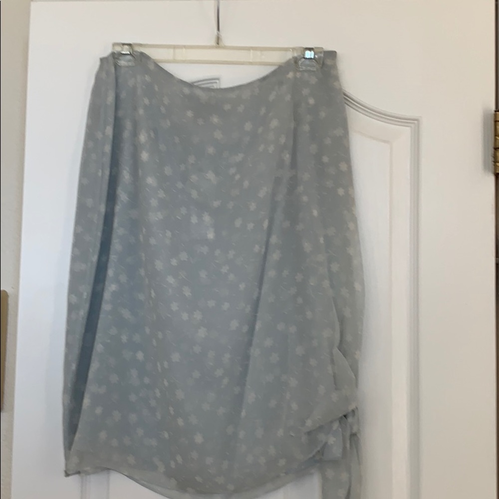 Ellen Tracy silk blue skirt size 12, white flowers